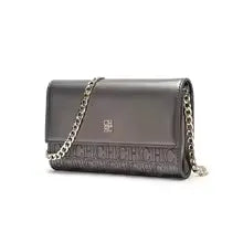 Minimalist Fashionable Exquisite Women's Shoulder Bag with Chain Shoulder Strap Design Versatile for Commuting and Gatherings