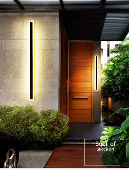 Outdoor wall lamp